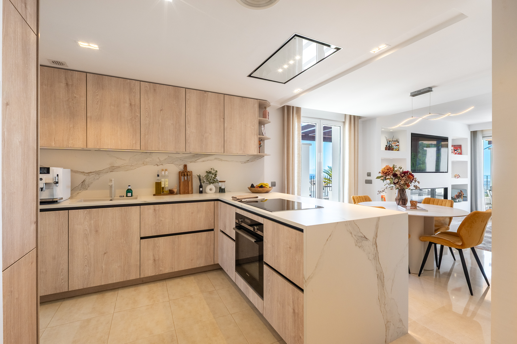  Renovated sea-view penthouse with expansive terrace in La Mairena, Marbella East - 物件實景