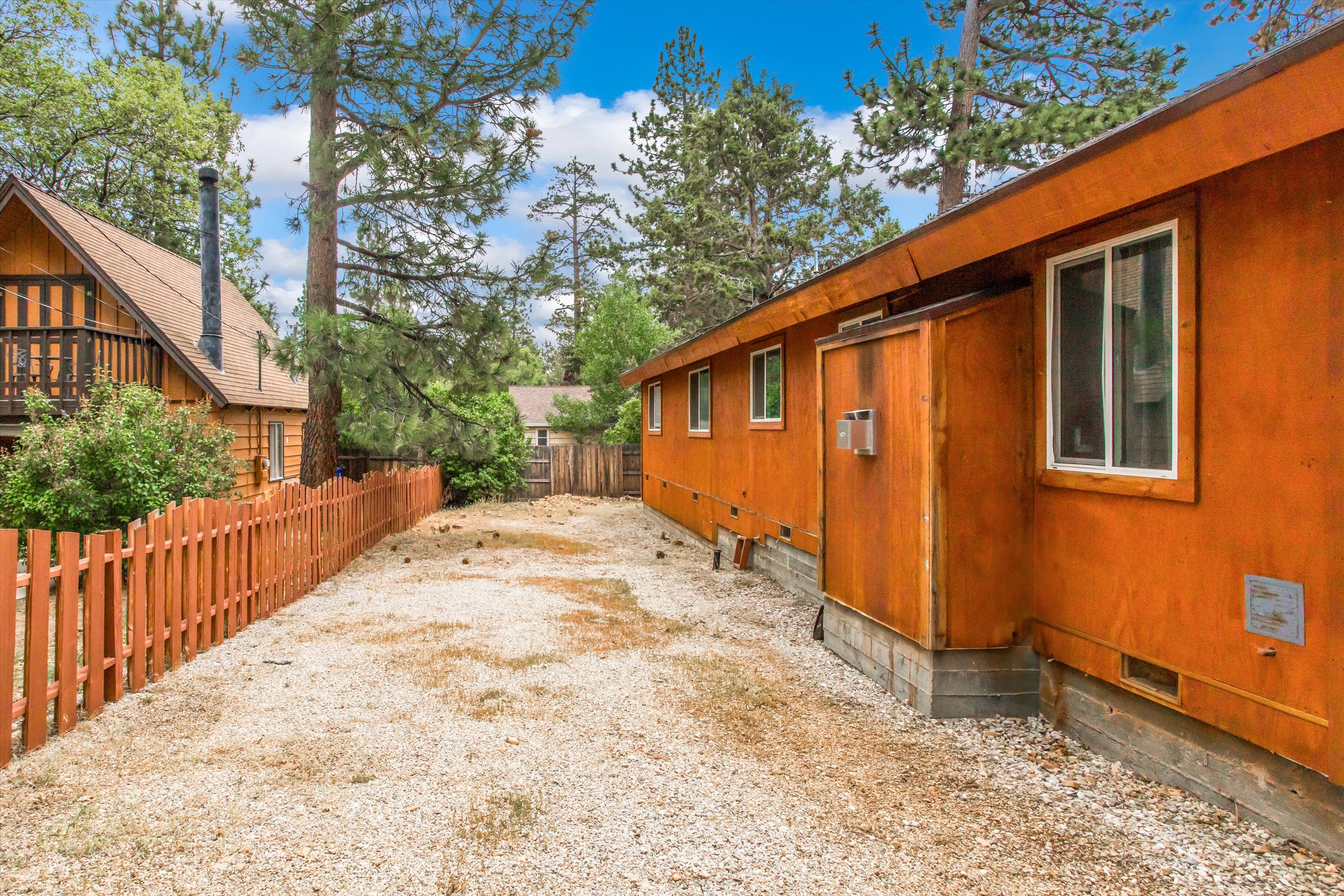 Sugarloaf, California, 92386, United States, 4 Bedrooms Bedrooms, ,2 BathroomsBathrooms,Residential,For Sale,1848559