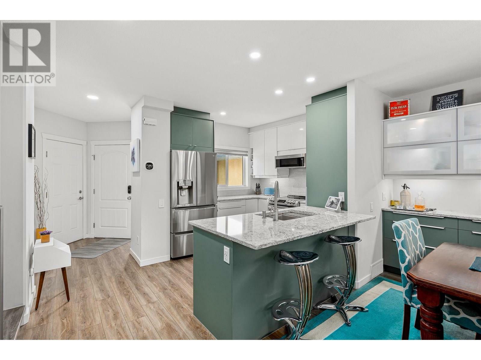 KELOWNA, British Columbia, V1V 2W3, CA, 4 Bedrooms Bedrooms, ,3 BathroomsBathrooms,Residential,For Sale,1882700