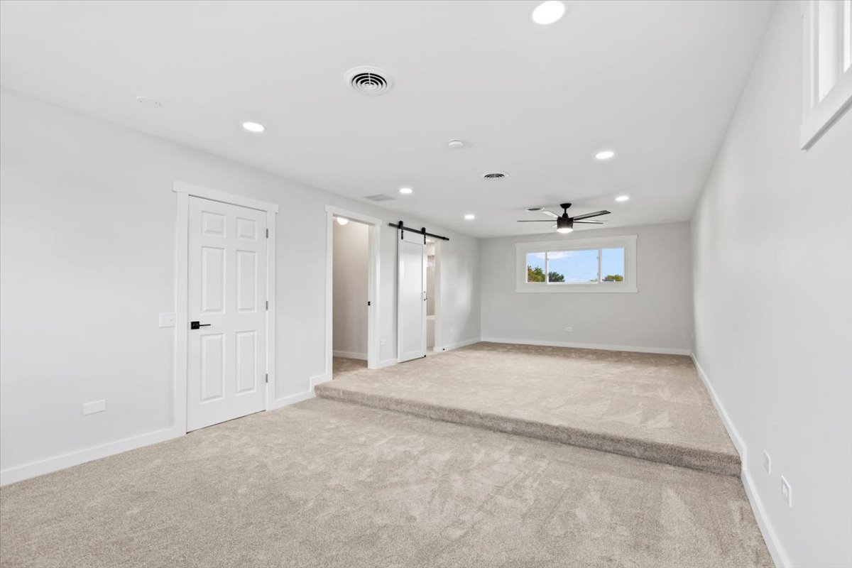 Evergreen Park, Illinois, 60805, United States, 5 Bedrooms Bedrooms, ,4 BathroomsBathrooms,Residential,For Sale,1972389