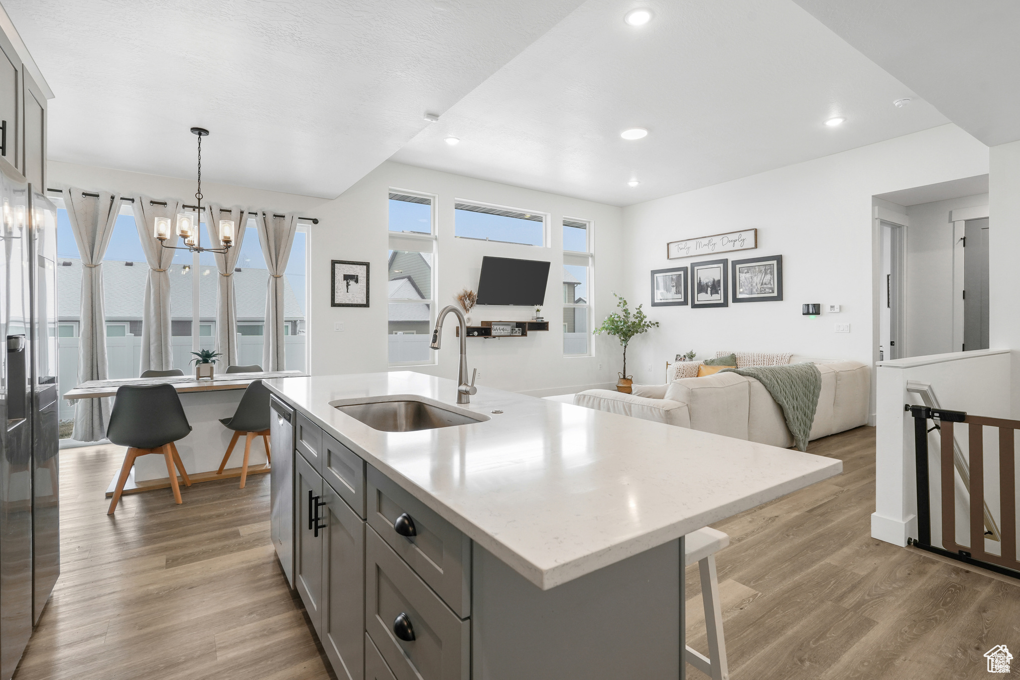 Tooele, Utah, 84074, United States, 6 Bedrooms Bedrooms, ,2 BathroomsBathrooms,Residential,For Sale,1970427