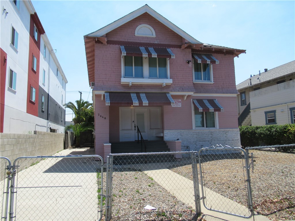 Los Angeles, California, 90018, United States, 4 Bedrooms Bedrooms, ,2 BathroomsBathrooms,Residential,For Sale,1941625