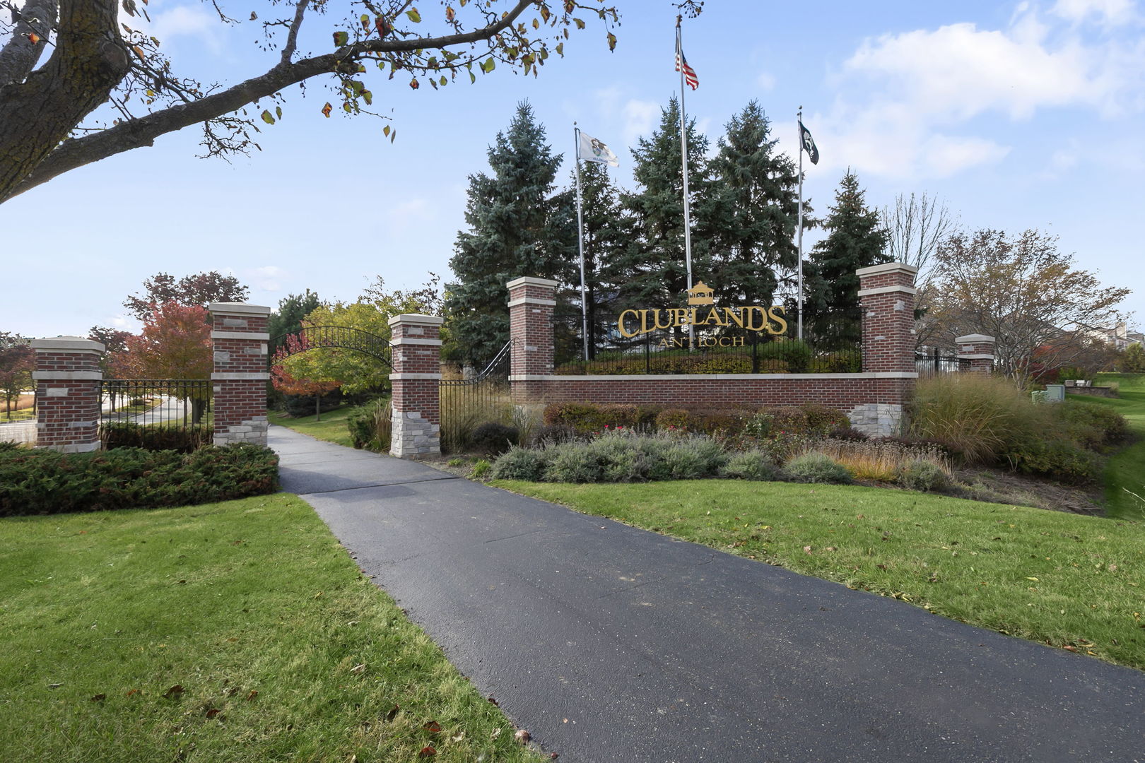 Antioch, Illinois, 60002, United States, 4 Bedrooms Bedrooms, ,4 BathroomsBathrooms,Residential,For Sale,1988029