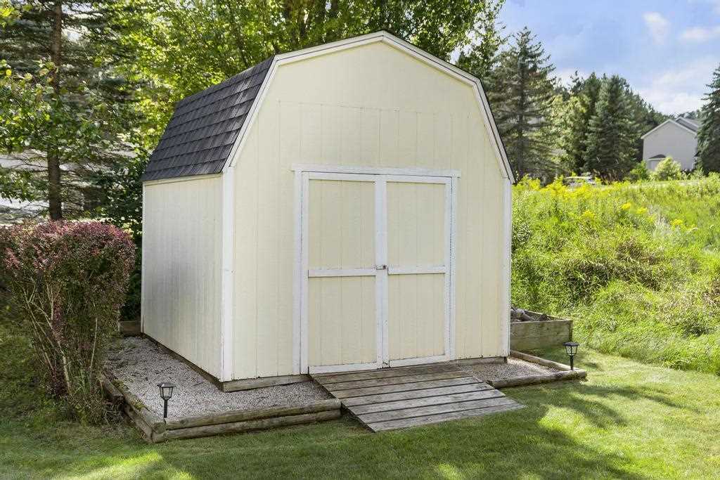 Petoskey, Michigan, 49770, United States, 4 Bedrooms Bedrooms, ,3 BathroomsBathrooms,Residential,For Sale,1932597