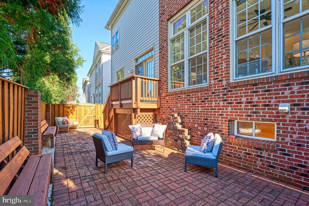 Lorton, Virginia, 22079, United States, 5 Bedrooms Bedrooms, ,4 BathroomsBathrooms,Residential,For Sale,2001485