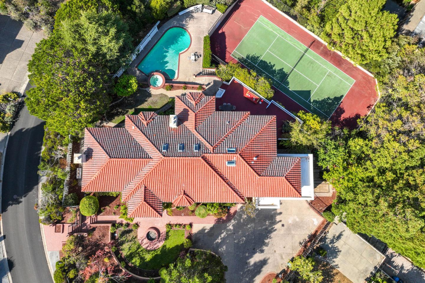 Hillsborough, California, 94010, United States, 5 Bedrooms Bedrooms, ,5 BathroomsBathrooms,Residential,For Sale,1940320