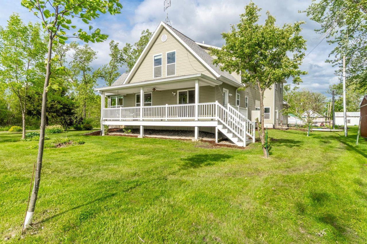 Columbia City, Indiana, 46725, United States, 6 Bedrooms Bedrooms, ,3 BathroomsBathrooms,Residential,For Sale,1827177