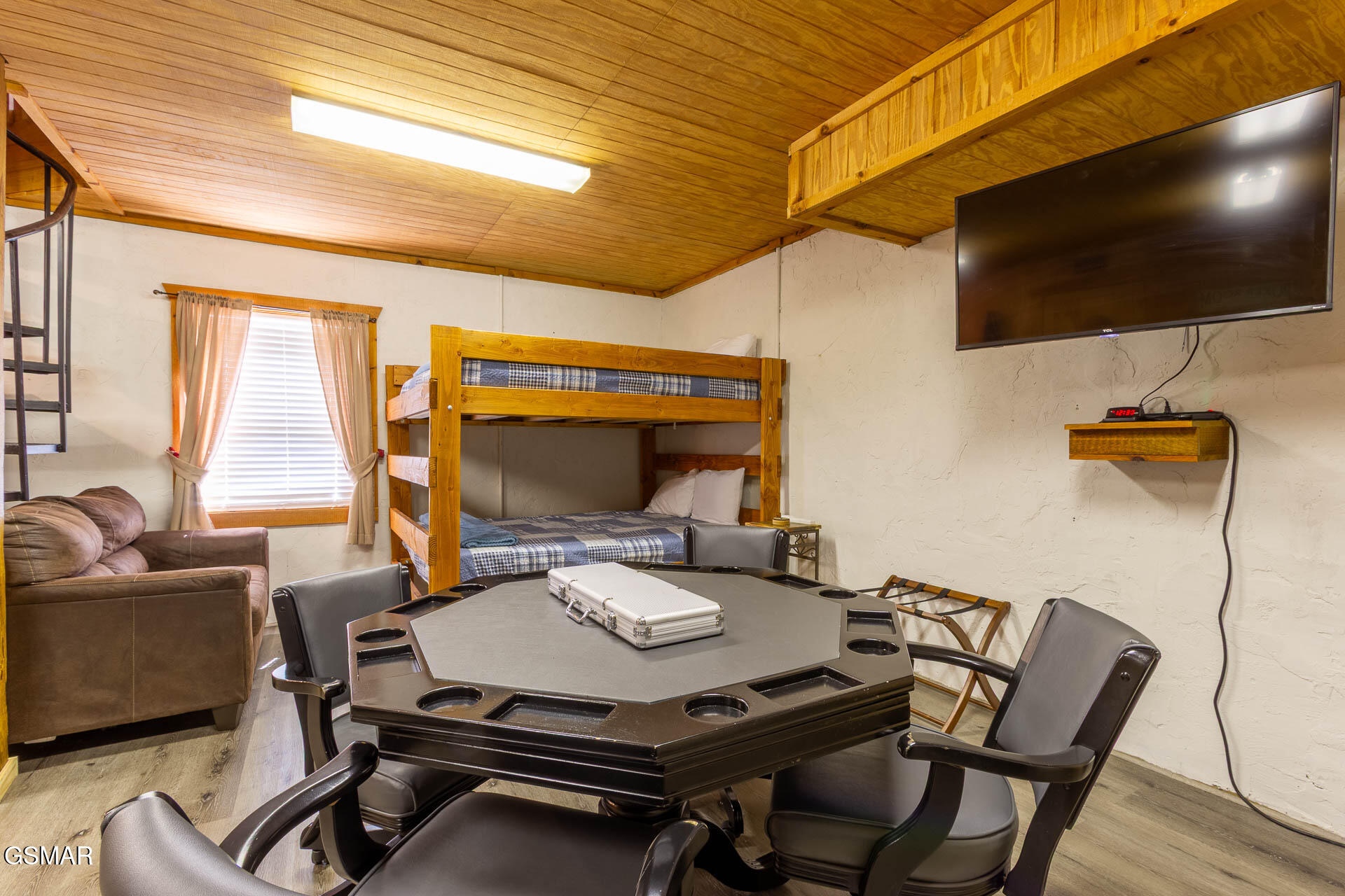 Sevierville, Tennessee, 37876, United States, 2 Bedrooms Bedrooms, ,3 BathroomsBathrooms,Residential,For Sale,1977438