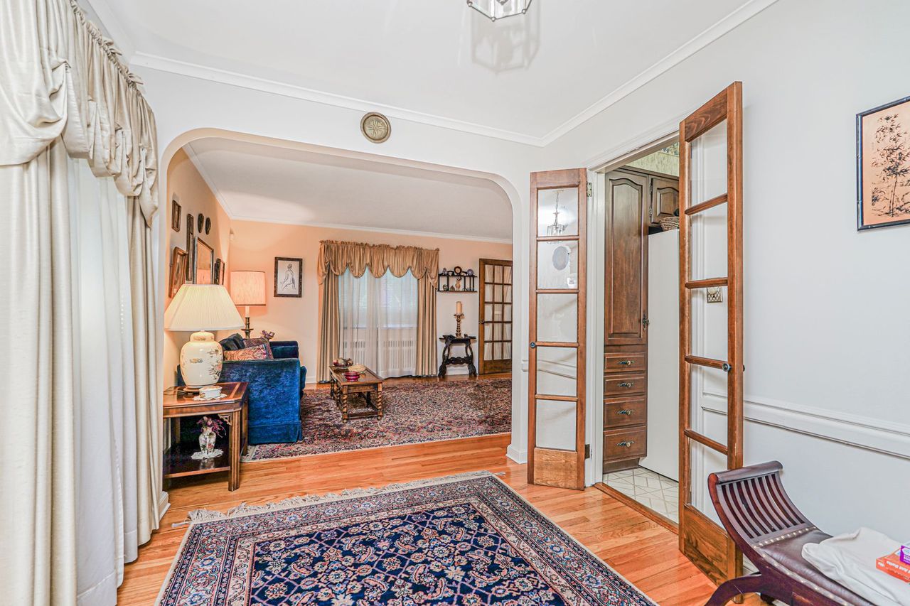 Staten Island, New York, 10302, United States, 5 Bedrooms Bedrooms, ,2 BathroomsBathrooms,Residential,For Sale,1914234