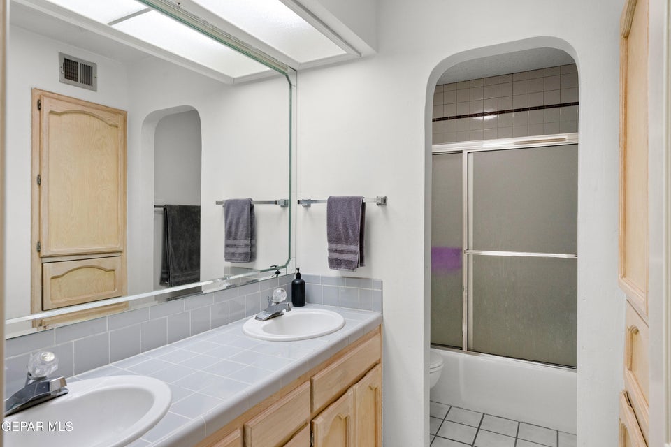 El Paso, Texas, 79912, United States, 4 Bedrooms Bedrooms, ,2 BathroomsBathrooms,Residential,For Sale,1921658