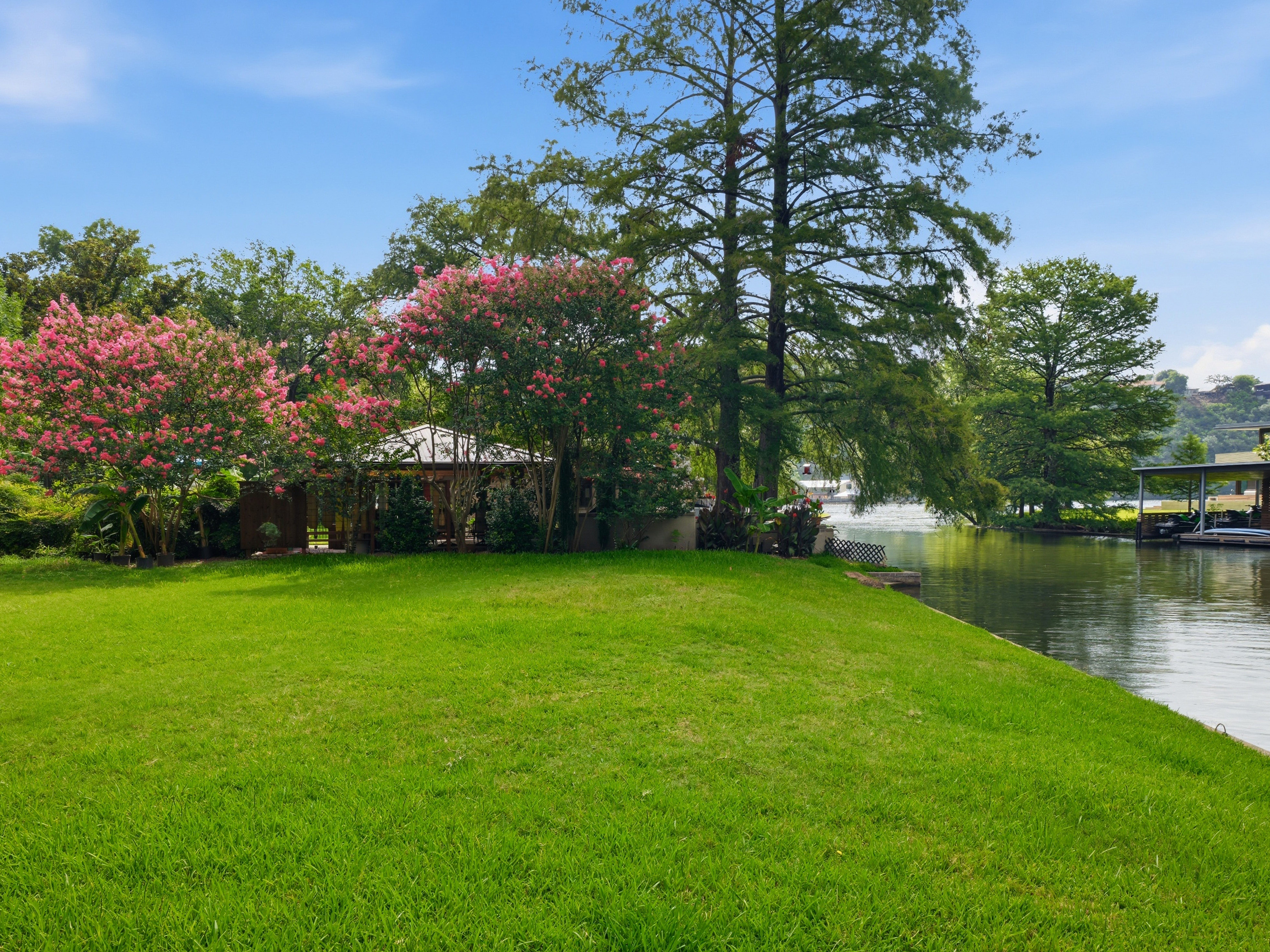  Rare Waterfront Lot on Iconic Westlake Drive - 物件實景