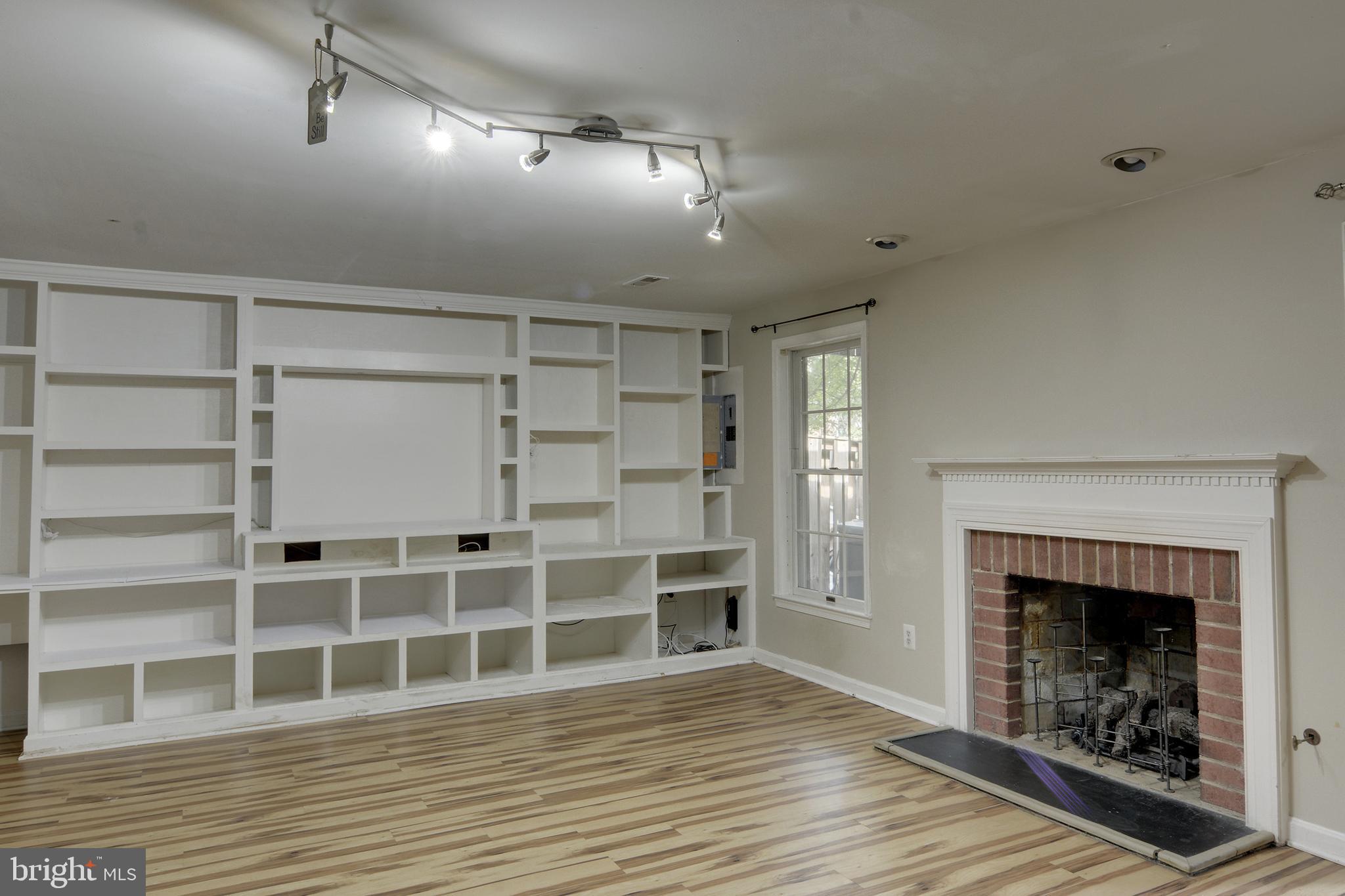 Centreville, Virginia, 20120, United States, 4 Bedrooms Bedrooms, ,3 BathroomsBathrooms,Residential,For Sale,1920404