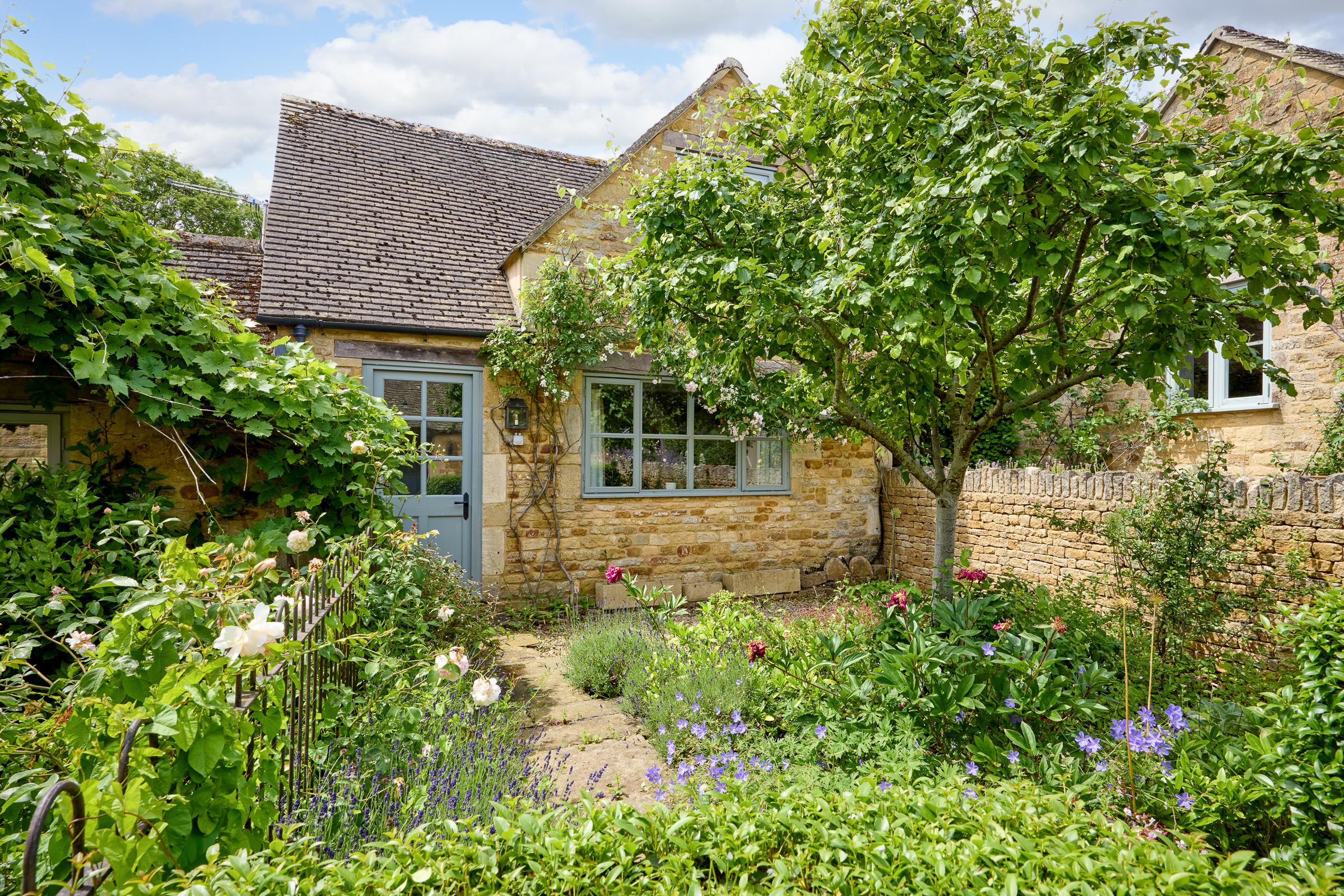  A Complete Cotswold Estate in One of Gloucestershire