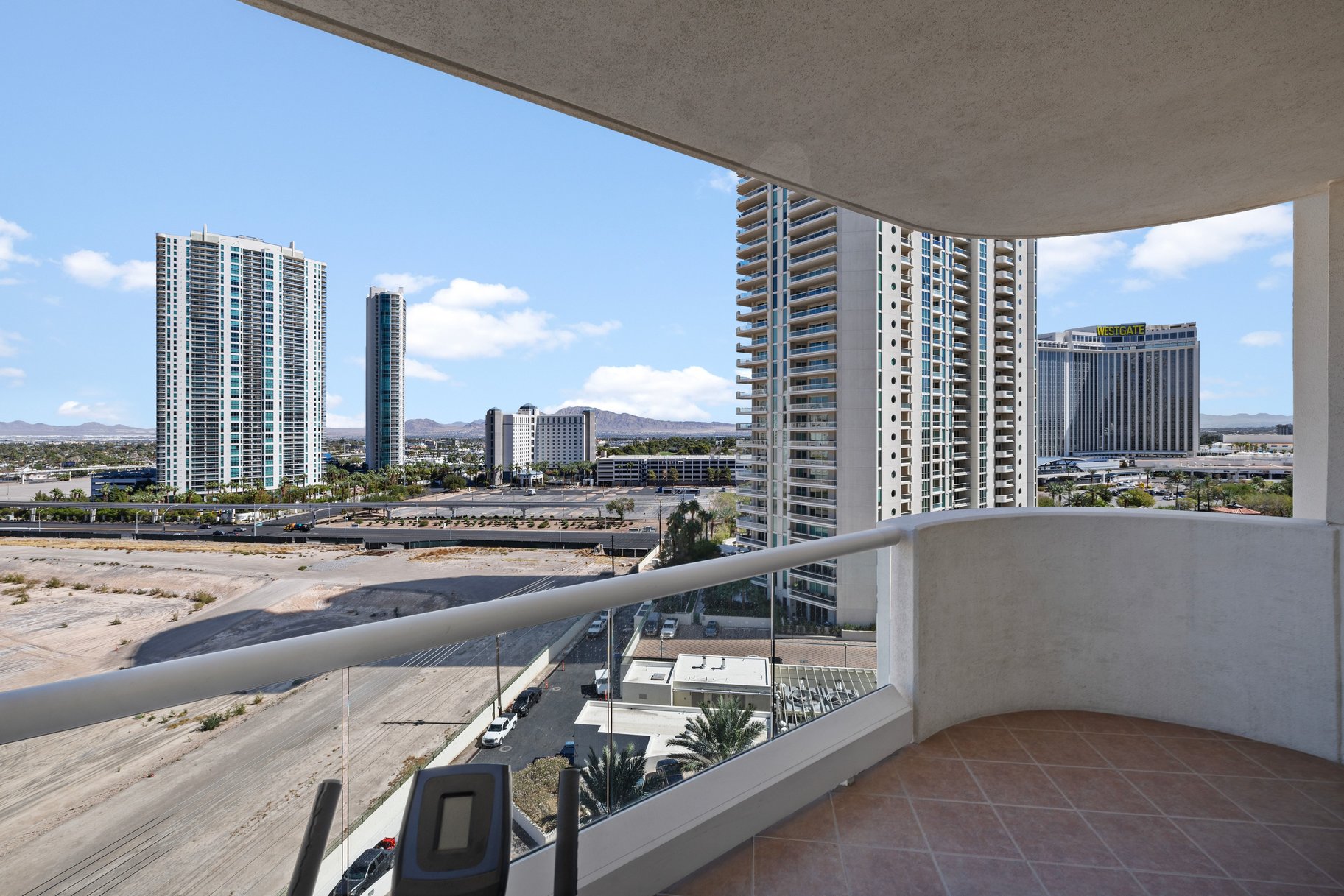  Sophisticated High-Rise Living at Turnberry Place - 物件實景