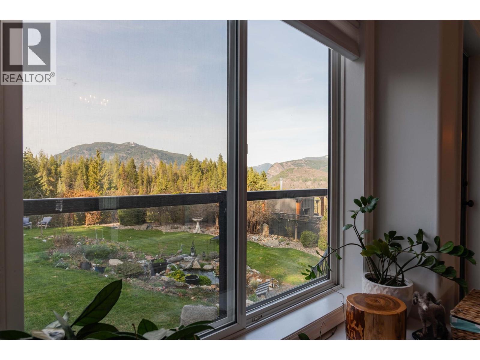 CASTLEGAR, British Columbia, V1N 3Z1, CA, 5 Bedrooms Bedrooms, ,3 BathroomsBathrooms,Residential,For Sale,1918005