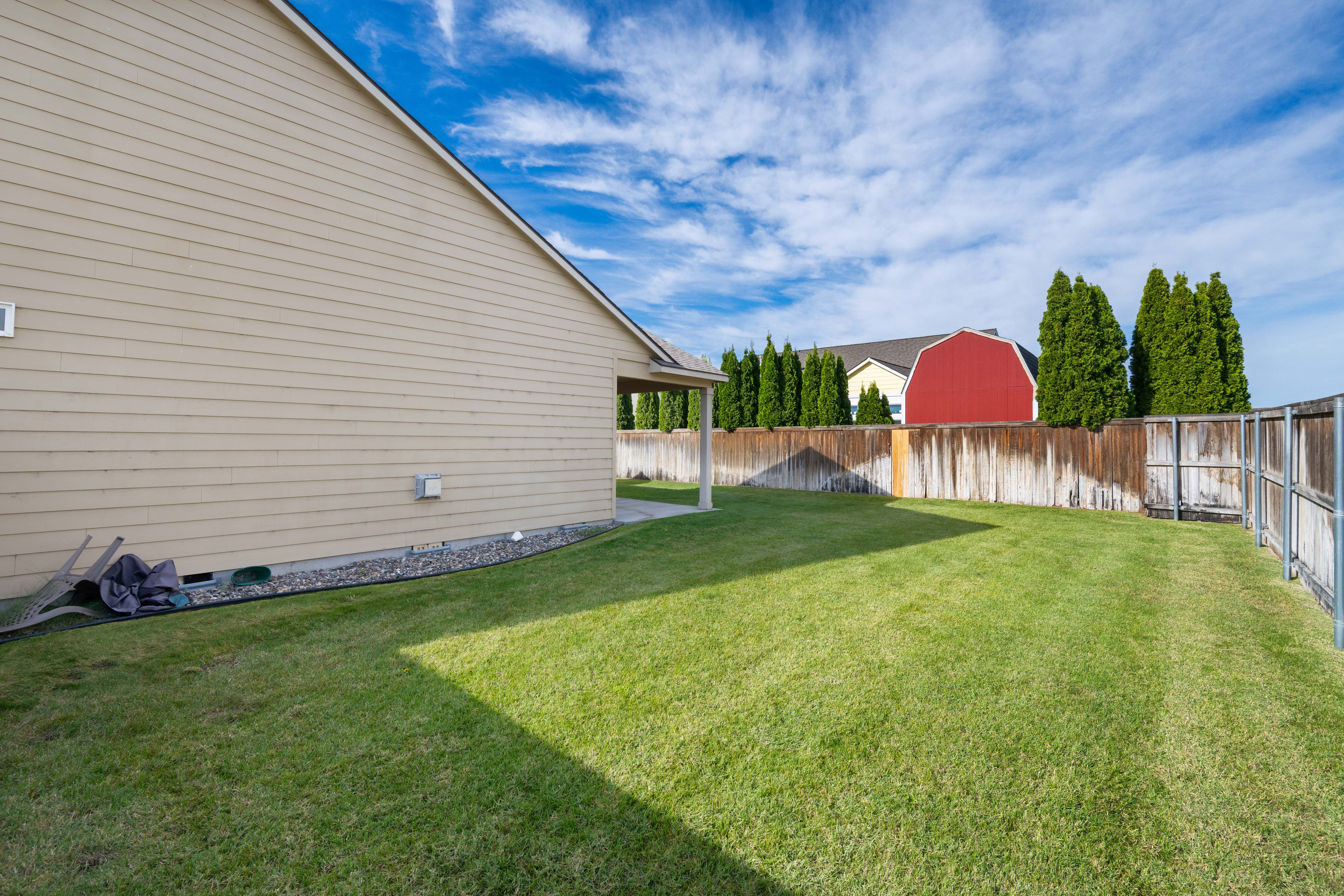  Welcome to this well-maintained 3-bedroom, 2-bath New Tradition resale - 物件實景