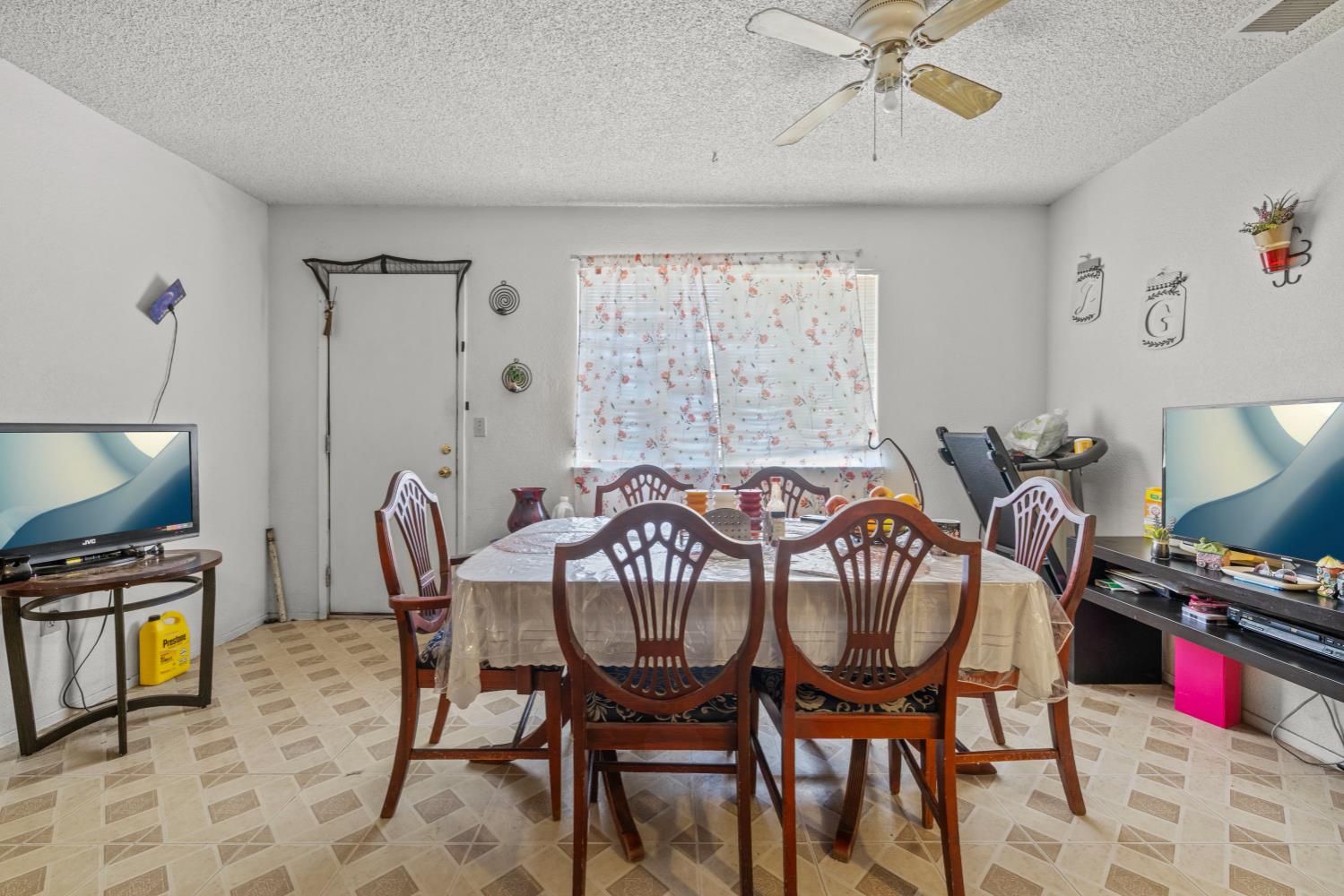North Highlands, California, 95660, United States, ,Residential,For Sale,1941580