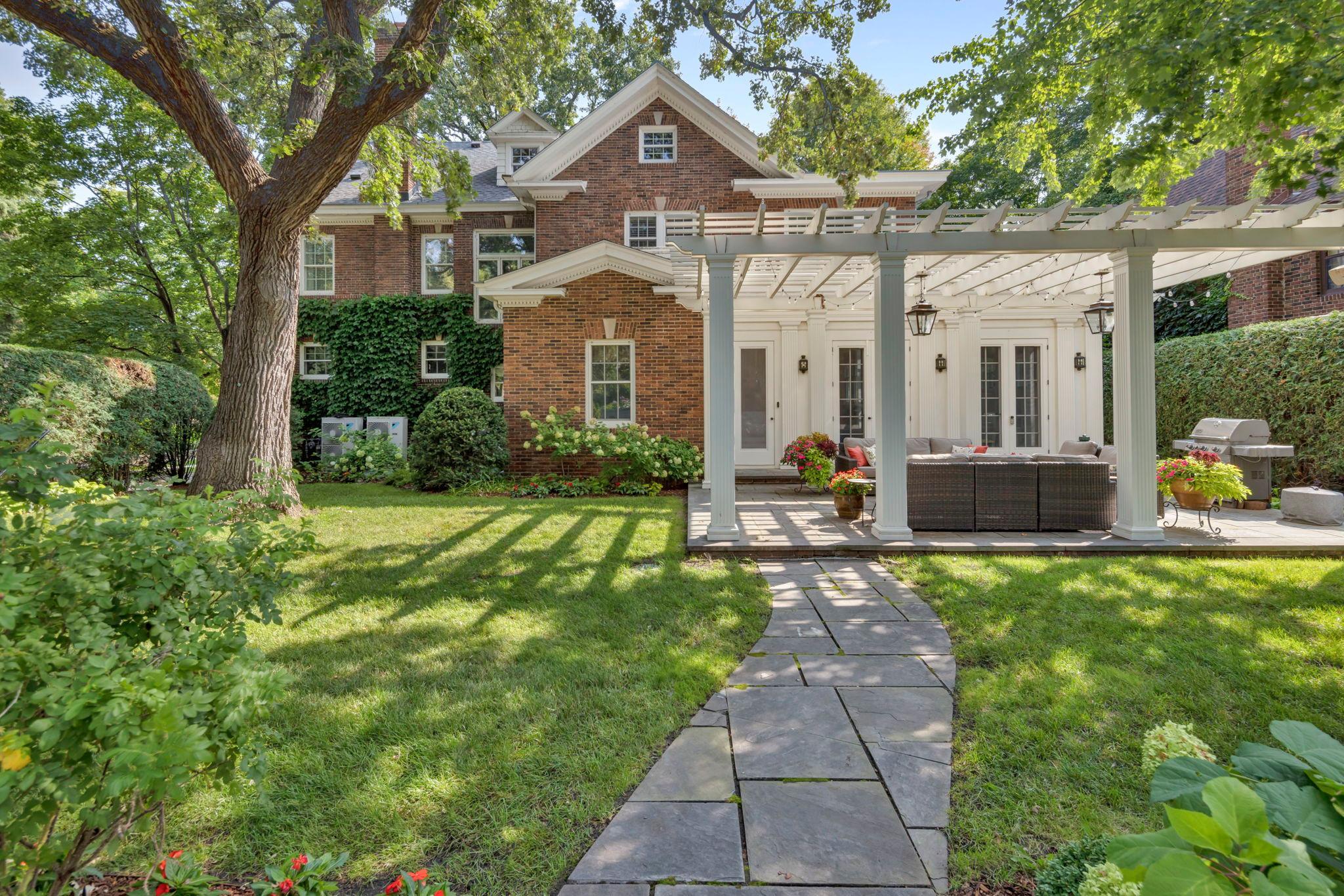 Minneapolis, Minnesota, 55405, United States, 5 Bedrooms Bedrooms, ,3 BathroomsBathrooms,Residential,For Sale,2000918