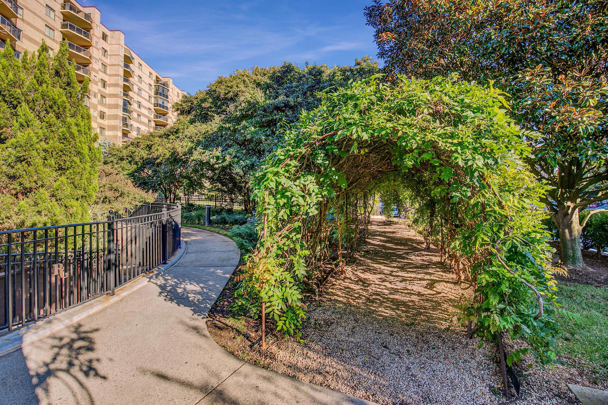  8360 Greensboro Drive, Mclean, VA, 22102 - 物件實景