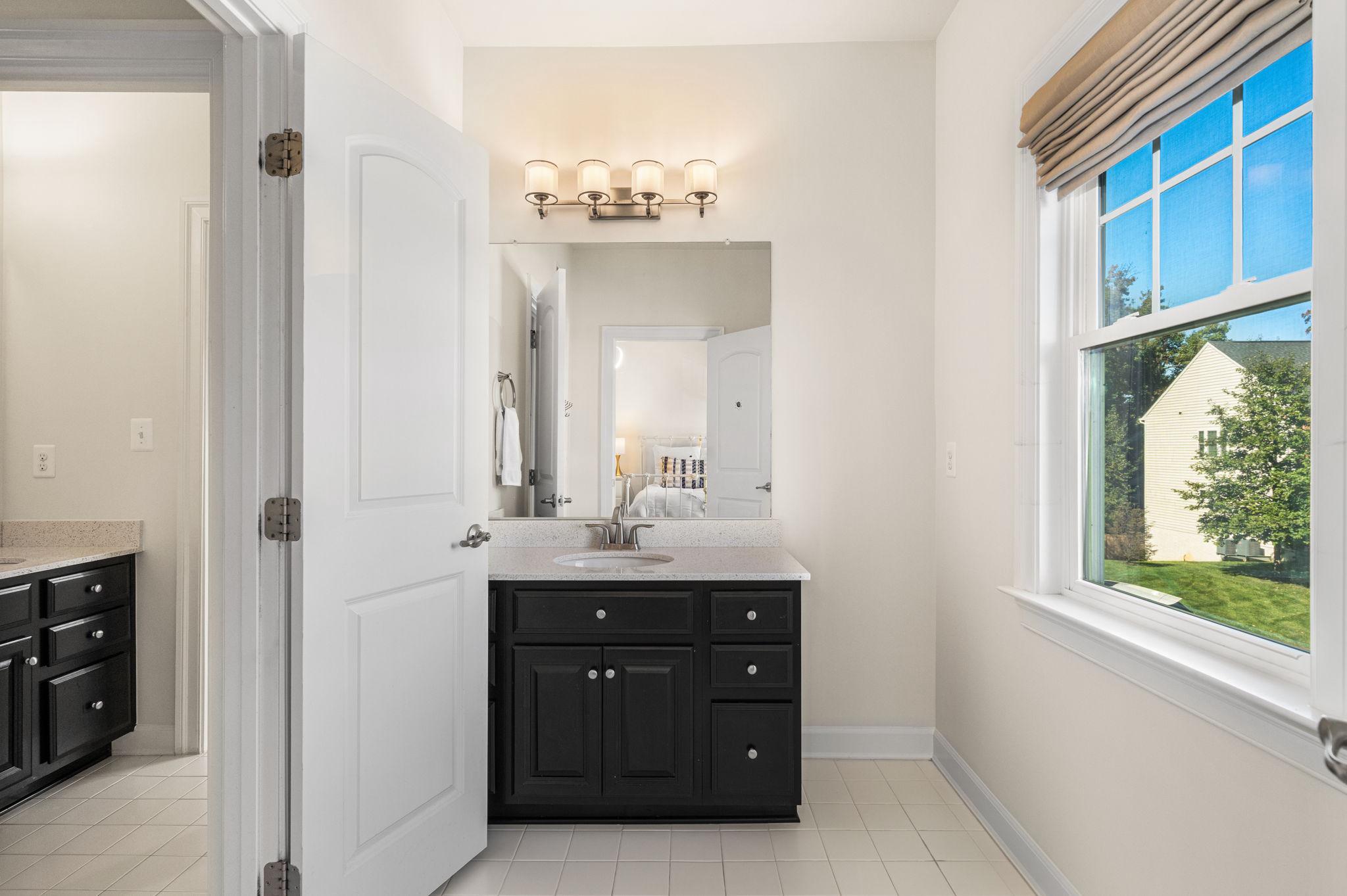  1385 Bishop Crest Court, Alexandria, VA, 22308 - 物件實景