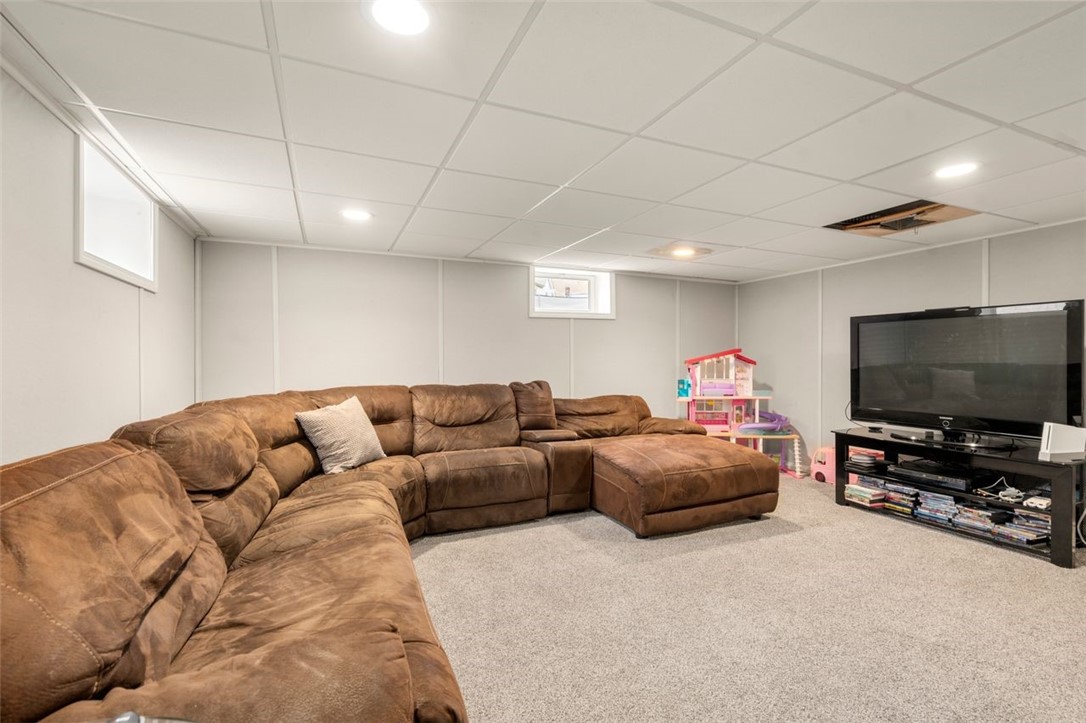 Woonsocket, Rhode Island, 02895, United States, 4 Bedrooms Bedrooms, ,2 BathroomsBathrooms,Residential,For Sale,1987551