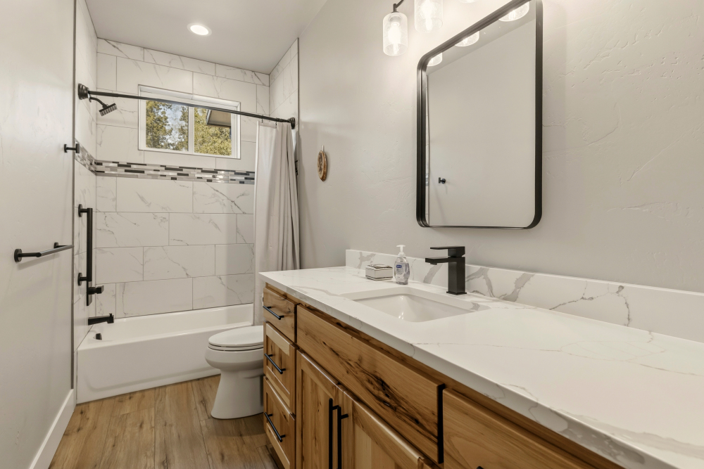 KLAMATH FALLS, Oregon, 97601, United States, 4 Bedrooms Bedrooms, ,3 BathroomsBathrooms,Residential,For Sale,2044065