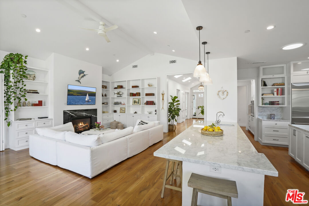 Malibu, California, 90265, United States, 5 Bedrooms Bedrooms, ,5 BathroomsBathrooms,Residential,For Sale,1762119