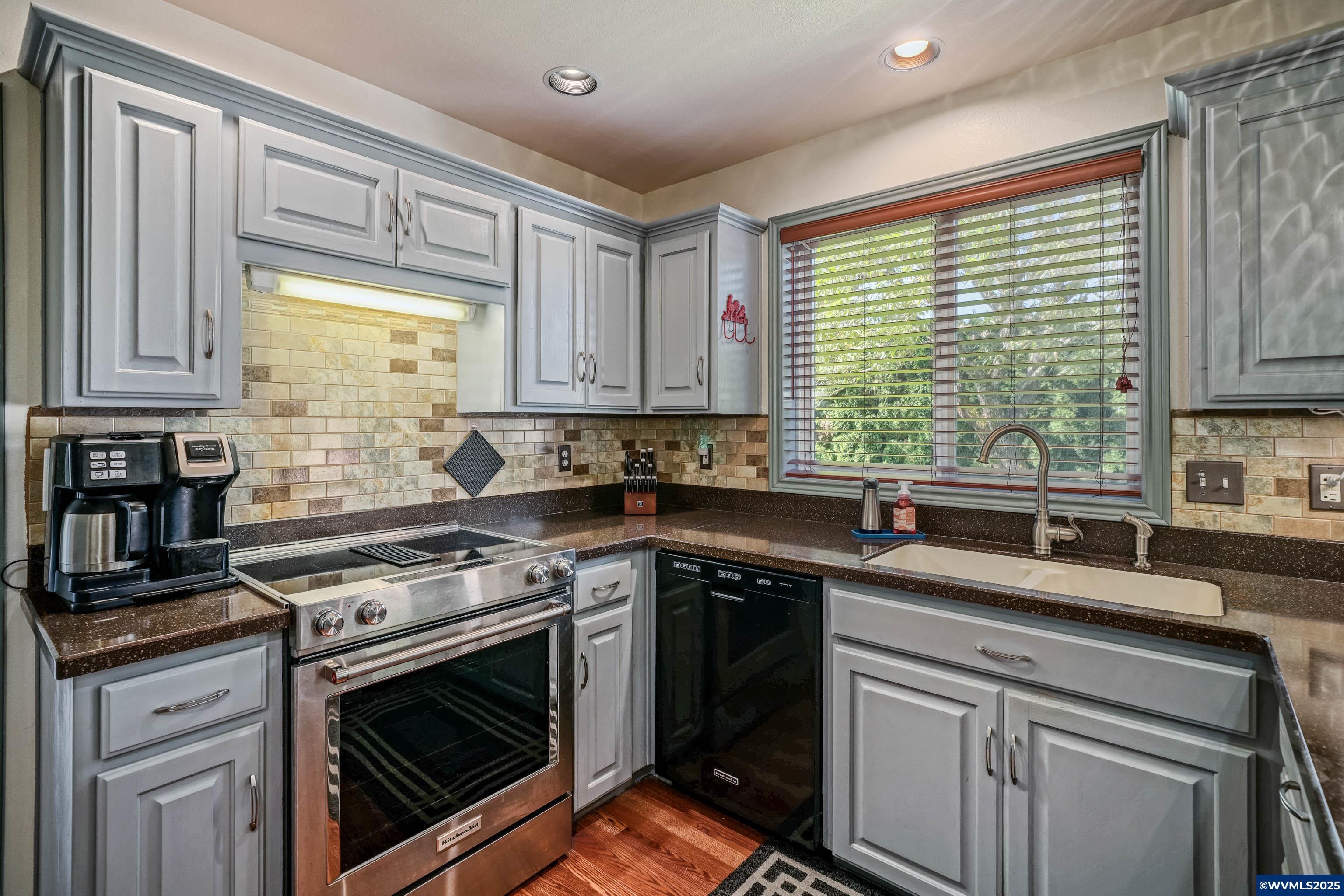 Mcminnville, Oregon, 97128, United States, 3 Bedrooms Bedrooms, ,3 BathroomsBathrooms,Residential,For Sale,1949725