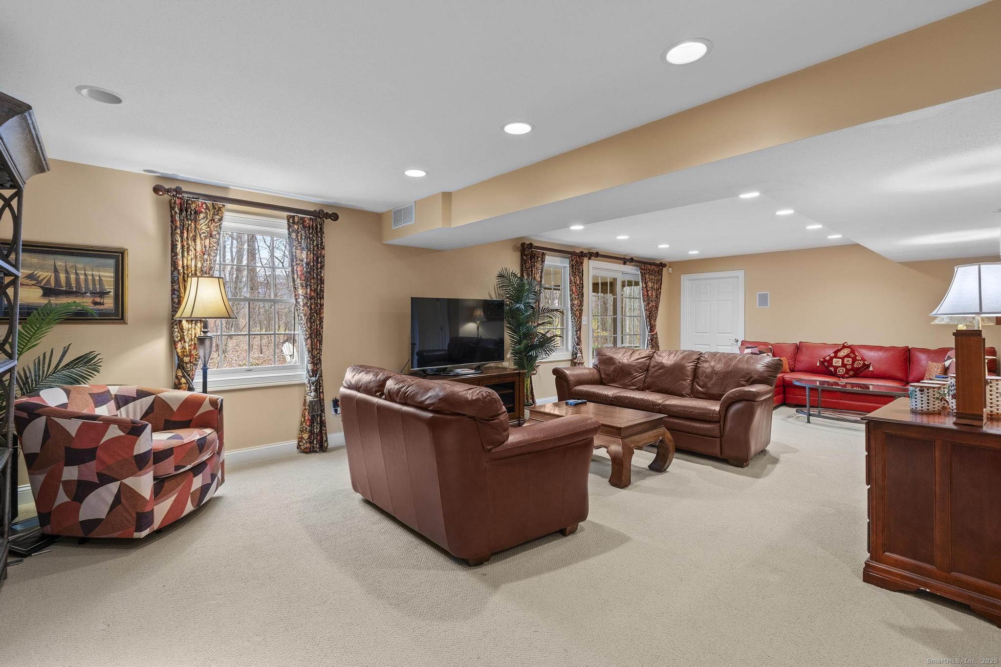 Suffield, Connecticut, 06078, United States, 4 Bedrooms Bedrooms, ,4 BathroomsBathrooms,Residential,For Sale,1999632