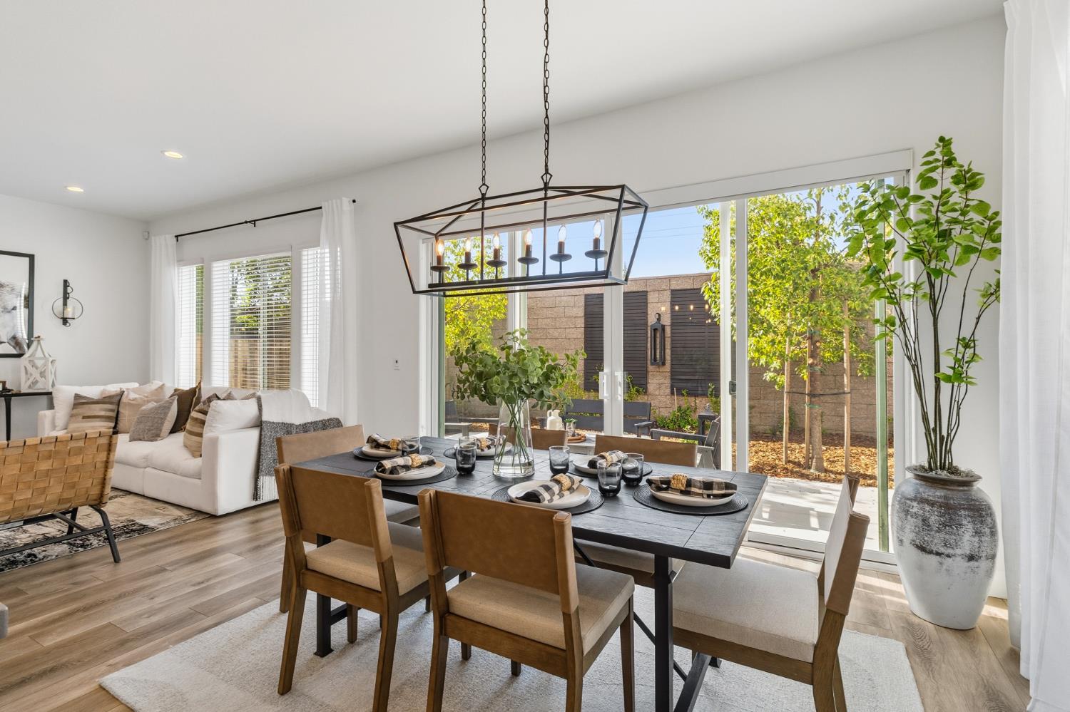 Sacramento, California, 95818, United States, 3 Bedrooms Bedrooms, ,3 BathroomsBathrooms,Residential,For Sale,1993091