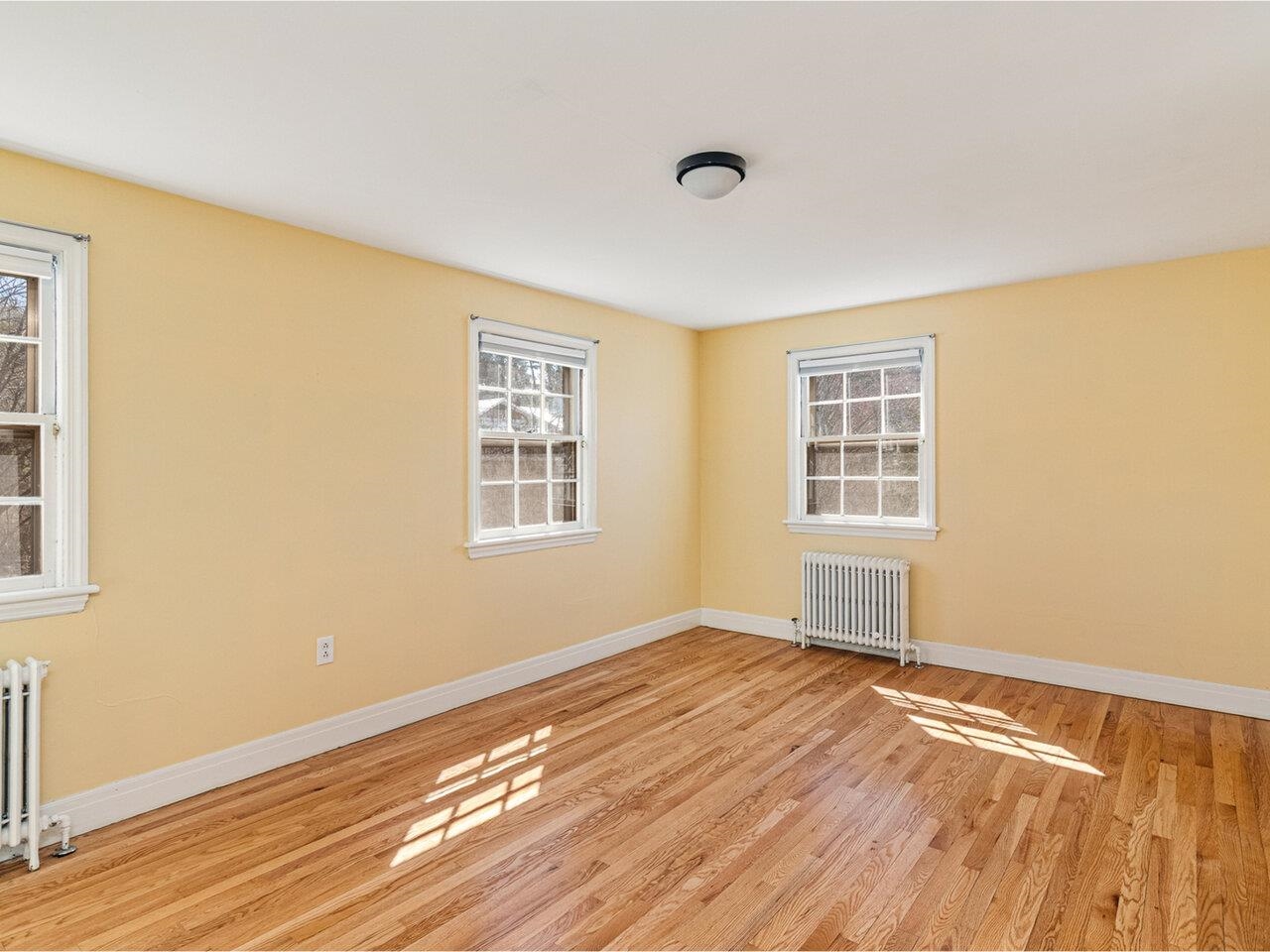 Burlington, Vermont, 05401, United States, 3 Bedrooms Bedrooms, ,2 BathroomsBathrooms,Residential,For Sale,1777019