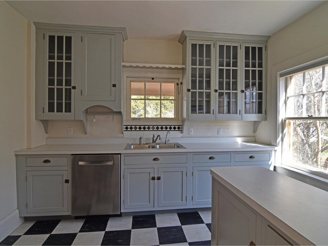 Burlington, Vermont, 05401, United States, 2 Bedrooms Bedrooms, ,2 BathroomsBathrooms,Residential,For Sale,1787470