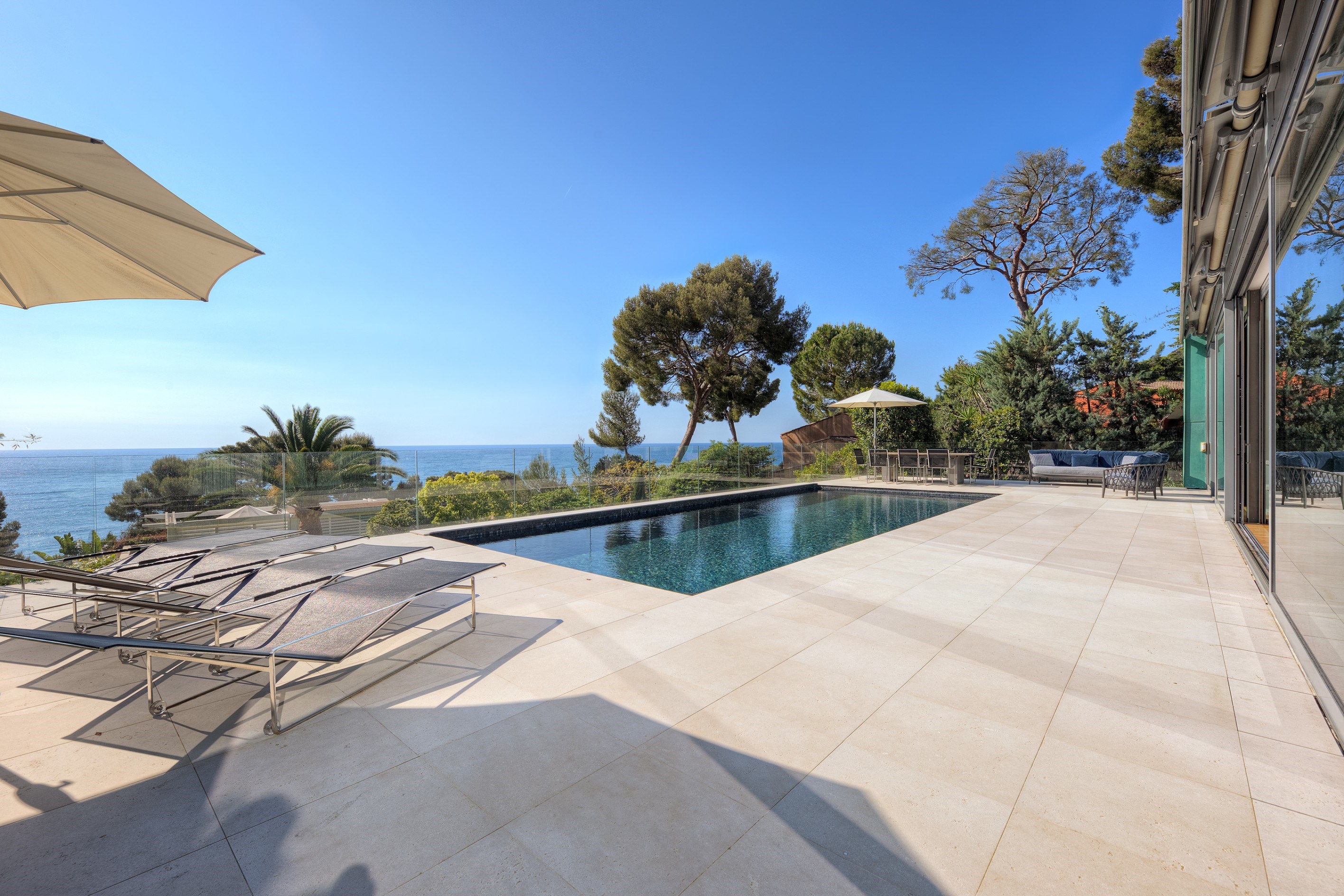  Architect-designed contemporary villa with panoramic sea views in Èze-sur-Mer - 物件實景
