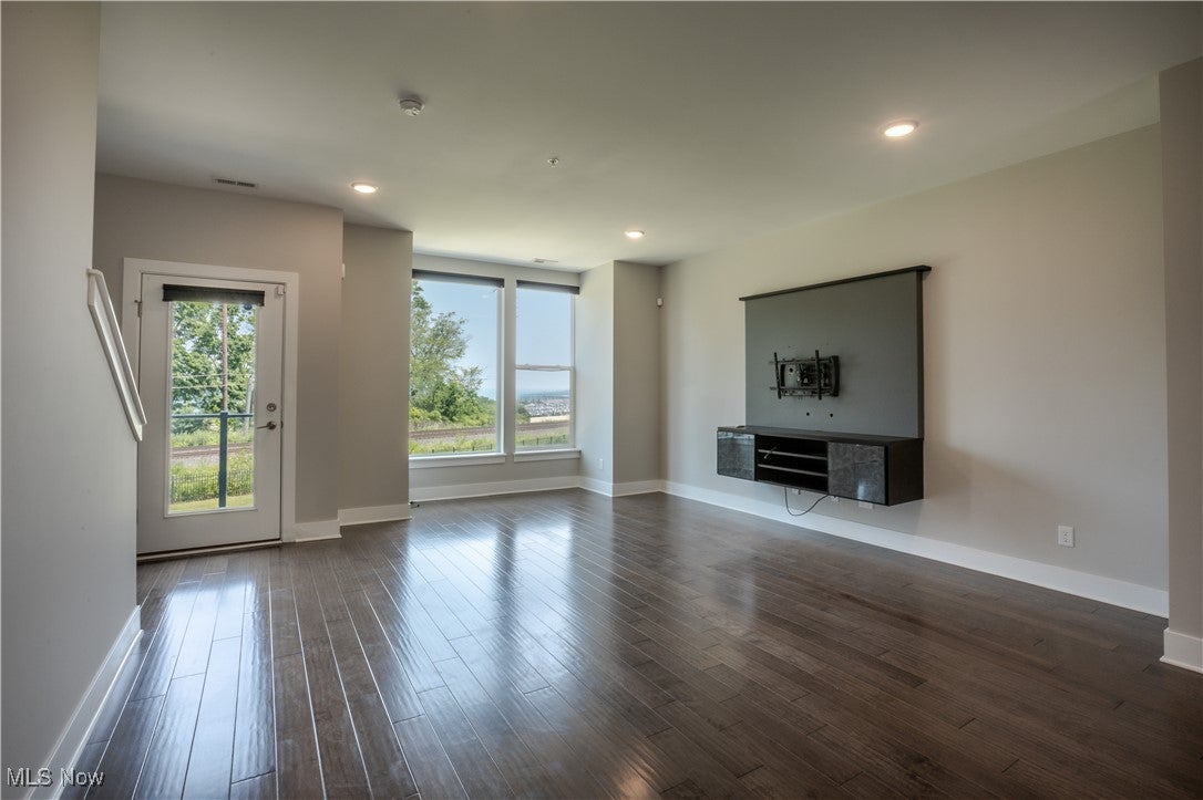 Cleveland, Ohio, 44102, United States, 3 Bedrooms Bedrooms, ,3 BathroomsBathrooms,Residential,For Sale,1923421