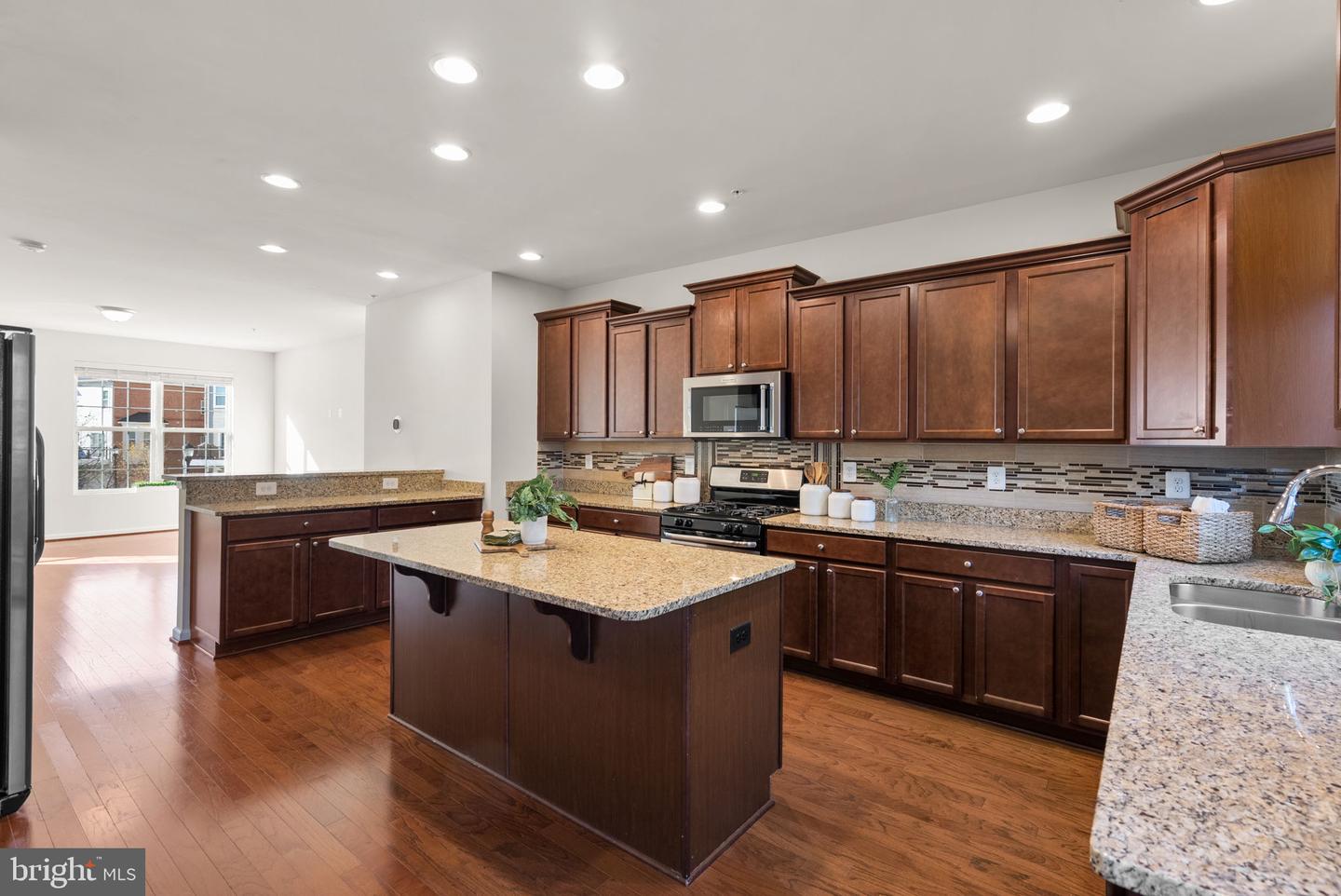 Elkridge, Maryland, 21075, United States, 4 Bedrooms Bedrooms, ,4 BathroomsBathrooms,Residential,For Sale,2002050