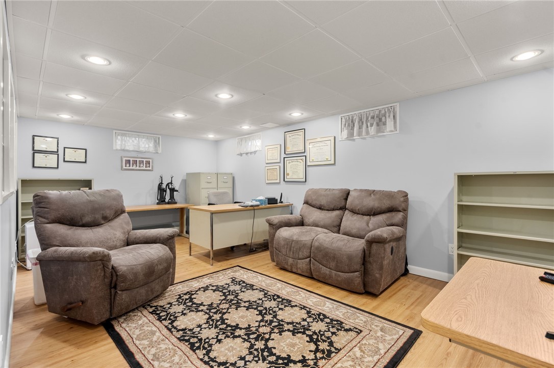 North Kingstown, Rhode Island, 02852, United States, 4 Bedrooms Bedrooms, ,2 BathroomsBathrooms,Residential,For Sale,1987787