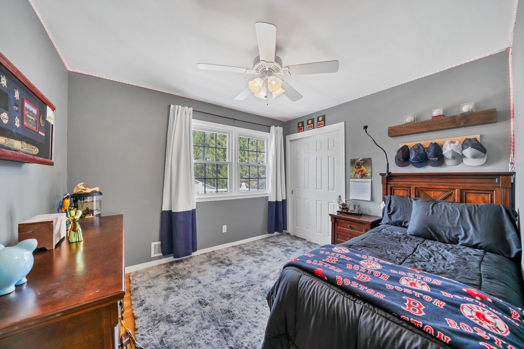  Neighborhood Colonial with Park Like Backyard - 物件實景