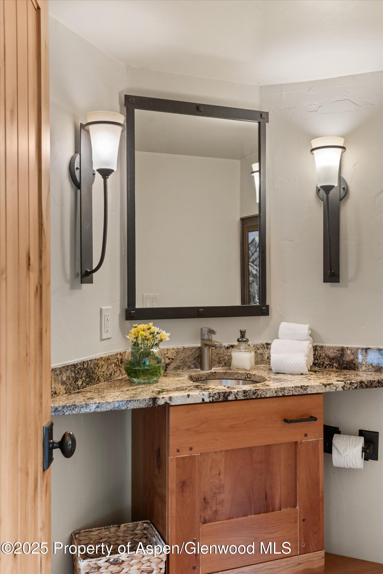 Snowmass Village, Colorado, 81615, United States, 3 Bedrooms Bedrooms, ,3 BathroomsBathrooms,Residential,For Sale,1874657