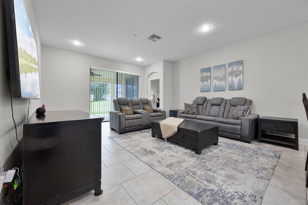 Lakeland, Florida, 33810, United States, 4 Bedrooms Bedrooms, ,3 BathroomsBathrooms,Residential,For Sale,1950901