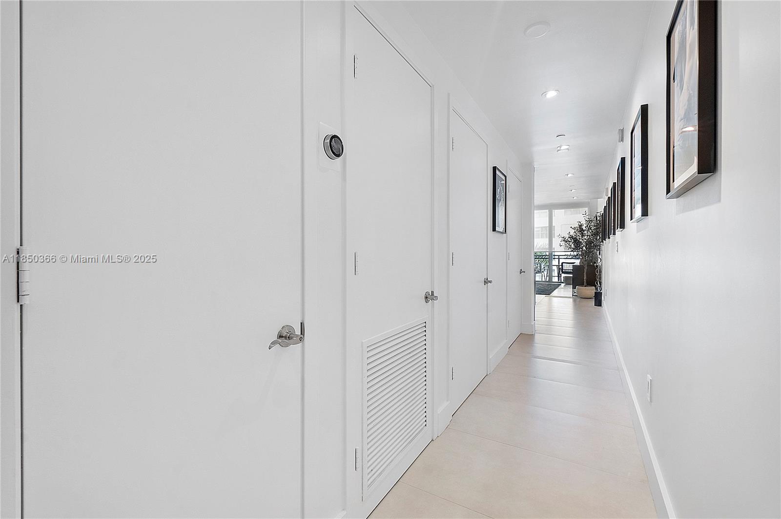 Miami Beach, Florida, 33140, United States, 1 Bedroom Bedrooms, ,1 BathroomBathrooms,Residential,For Sale,1906167