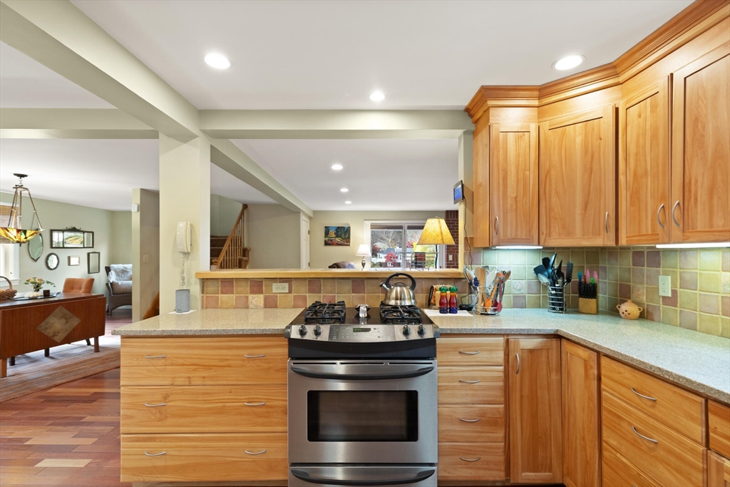 Lynnfield, Massachusetts, 01940, United States, 3 Bedrooms Bedrooms, ,2 BathroomsBathrooms,Residential,For Sale,1987735