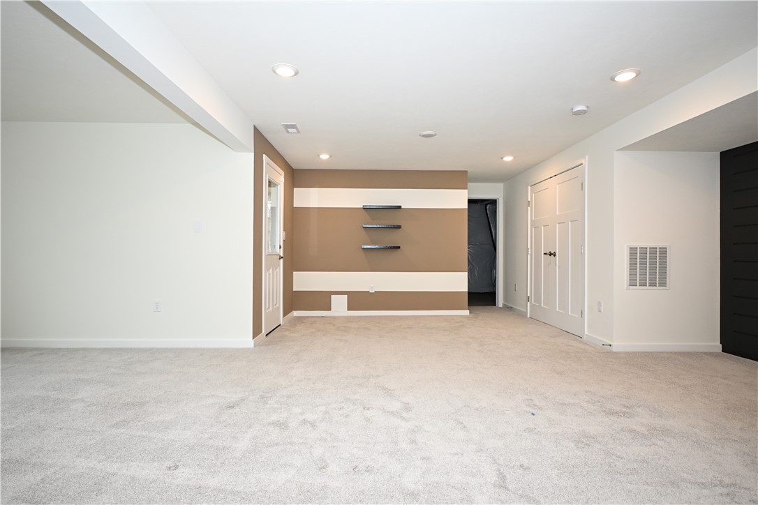 Oakdale, Pennsylvania, 15071, United States, 4 Bedrooms Bedrooms, ,4 BathroomsBathrooms,Residential,For Sale,2000076