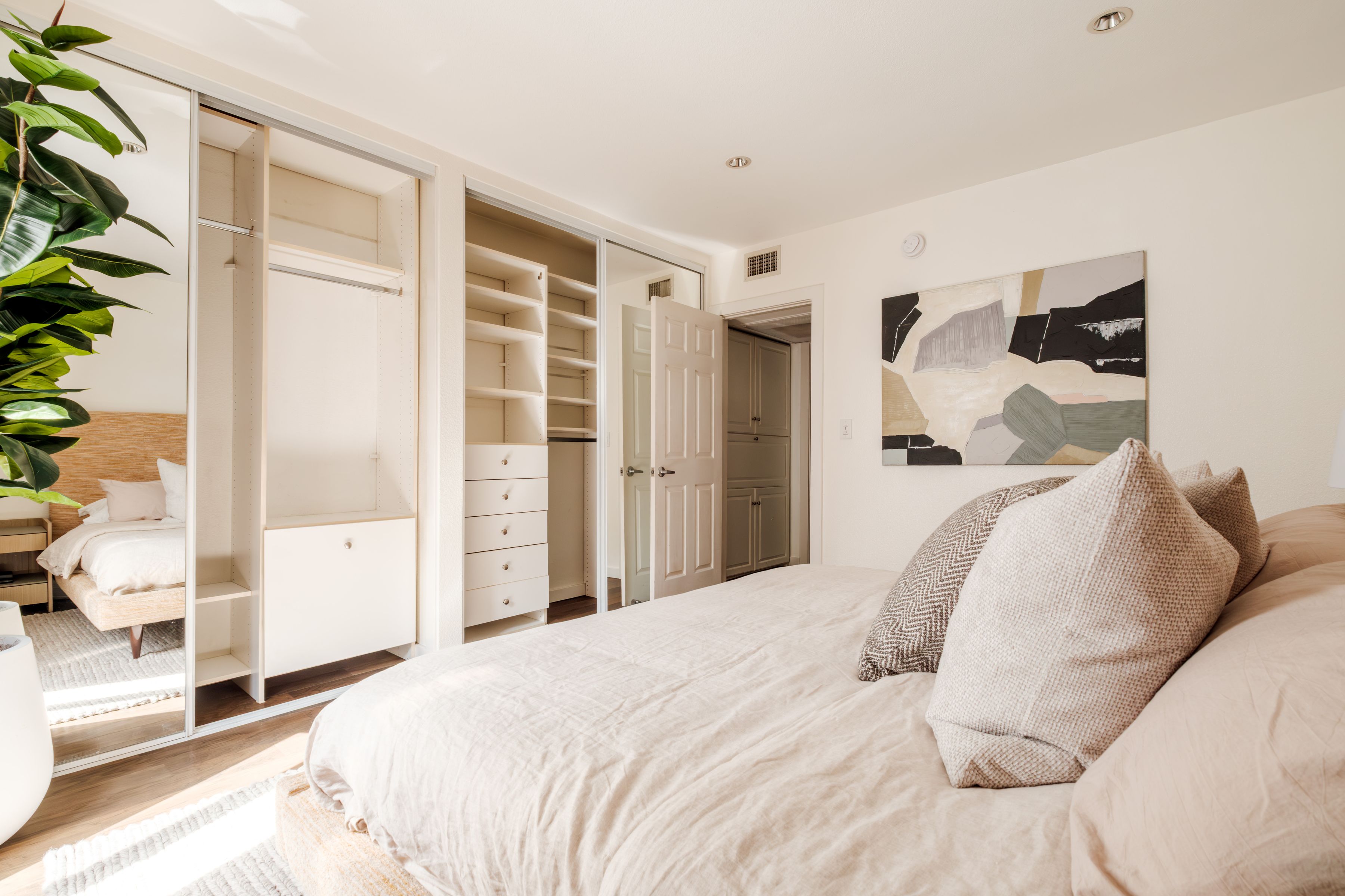  141 South Clark Drive, #404 - 物件實景