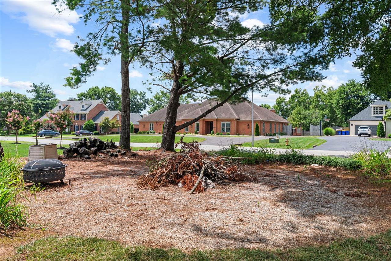 Bowling Green, Kentucky, 42103, United States, 4 Bedrooms Bedrooms, ,4 BathroomsBathrooms,Residential,For Sale,1907644