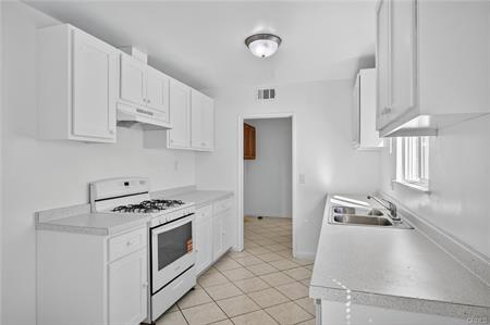 Compton, California, 90222, United States, 3 Bedrooms Bedrooms, ,3 BathroomsBathrooms,Residential,For Sale,1985749