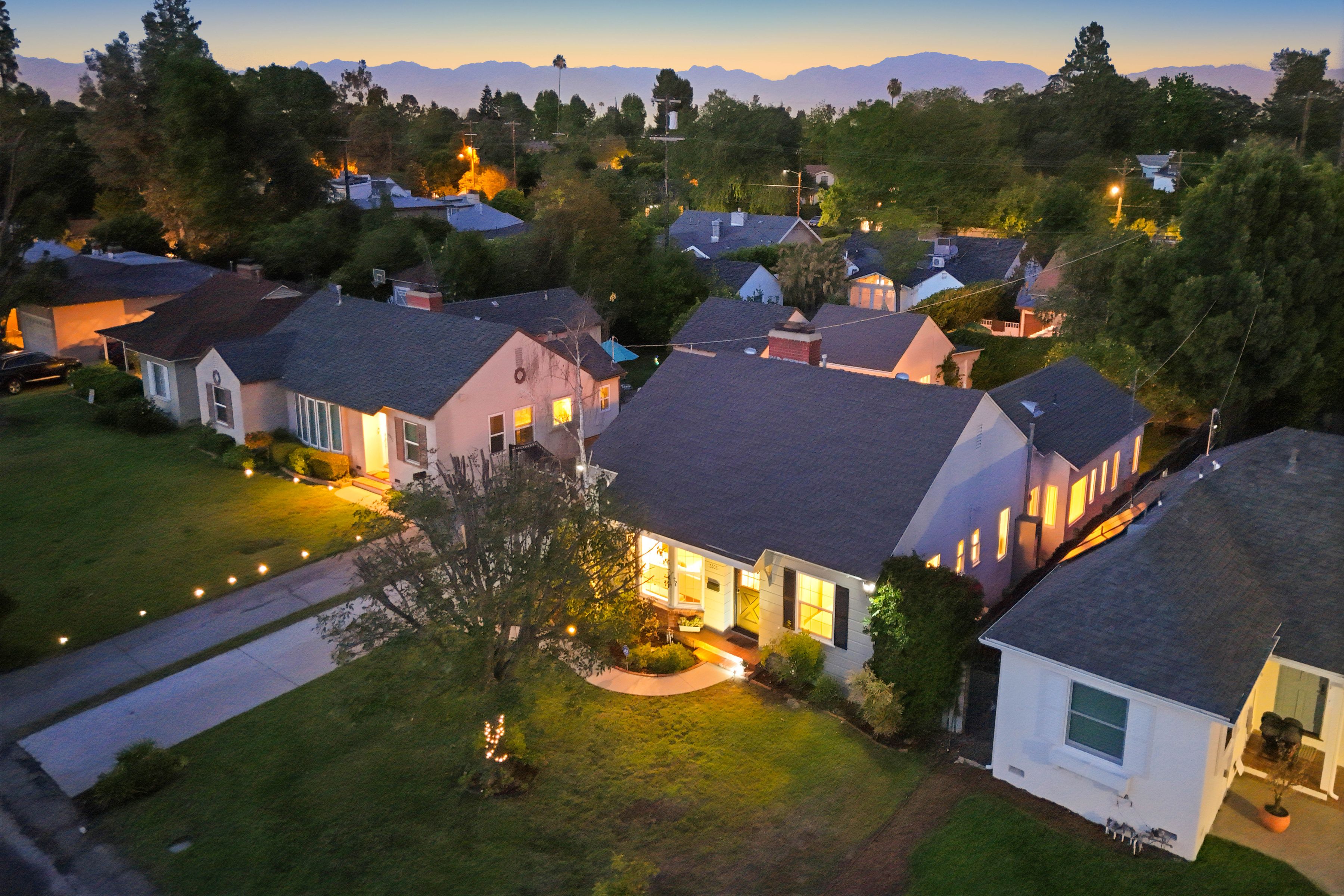  6506 Colbath Avenue - 物件實景