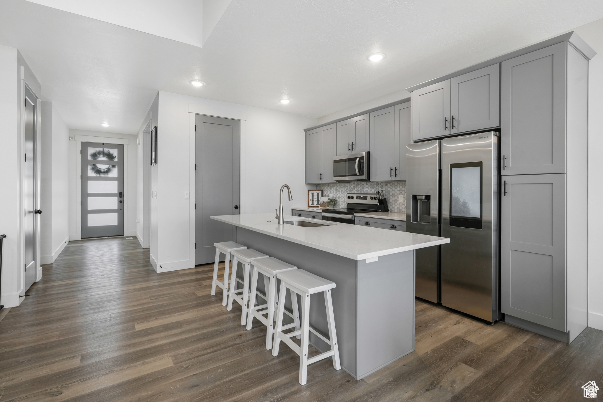 Tooele, Utah, 84074, United States, 6 Bedrooms Bedrooms, ,2 BathroomsBathrooms,Residential,For Sale,1970427