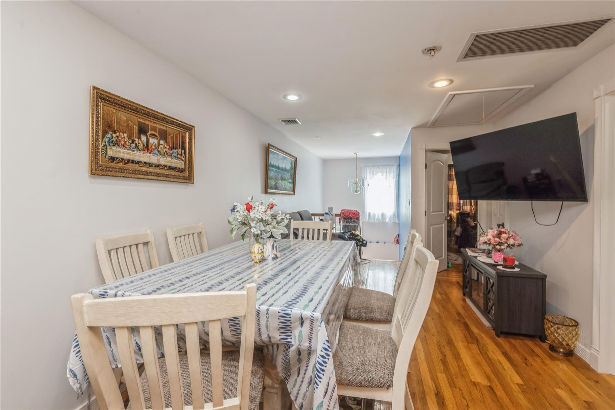 Bayville, New York, 11709, United States, 7 Bedrooms Bedrooms, ,4 BathroomsBathrooms,Residential,For Sale,1908304