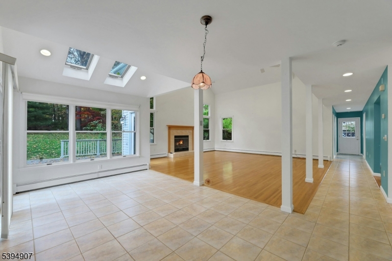 Wayne Twp., New Jersey, 07470, United States, 4 Bedrooms Bedrooms, ,4 BathroomsBathrooms,Residential,For Sale,1989007