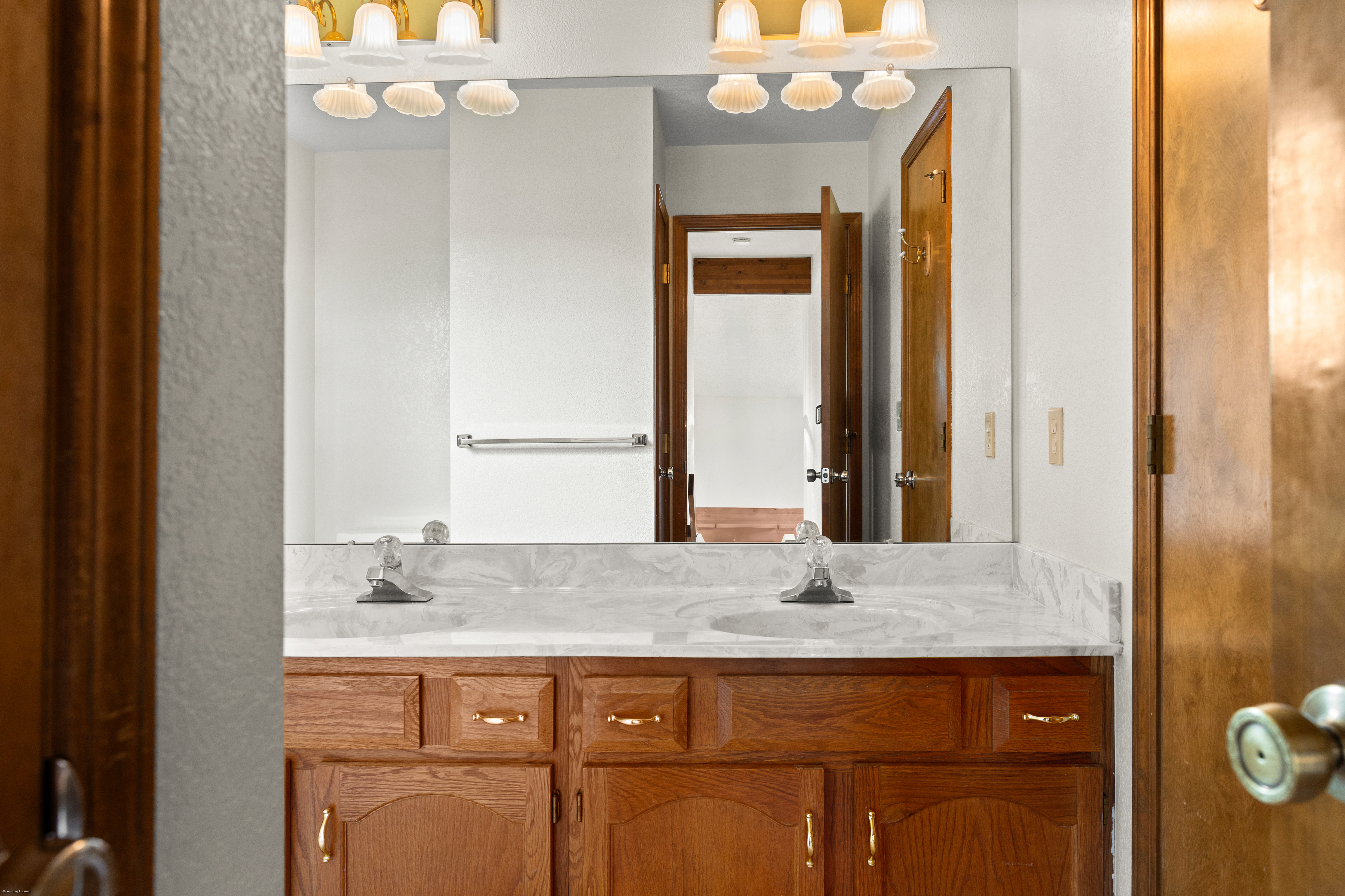  Golden Living in an End-Unit Townhome - 物件實景